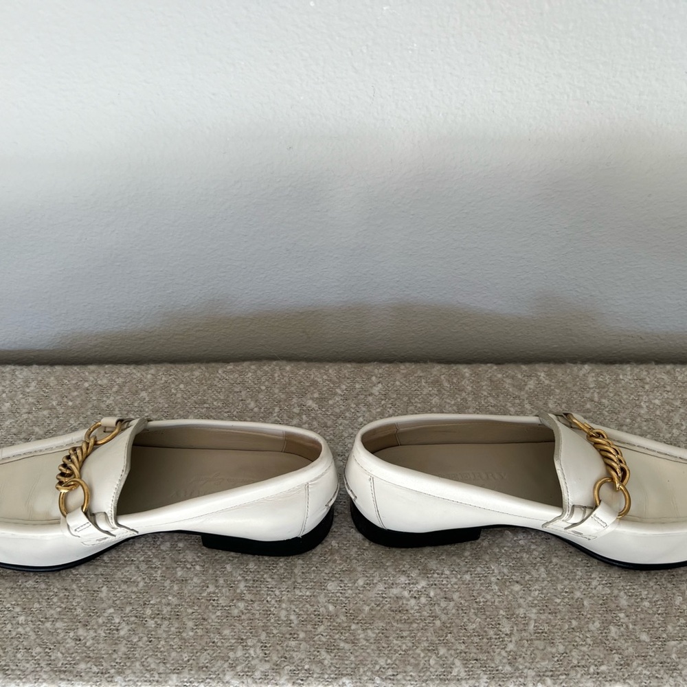 Burberry White Leather Chain Loafers - Picture 4 of 7